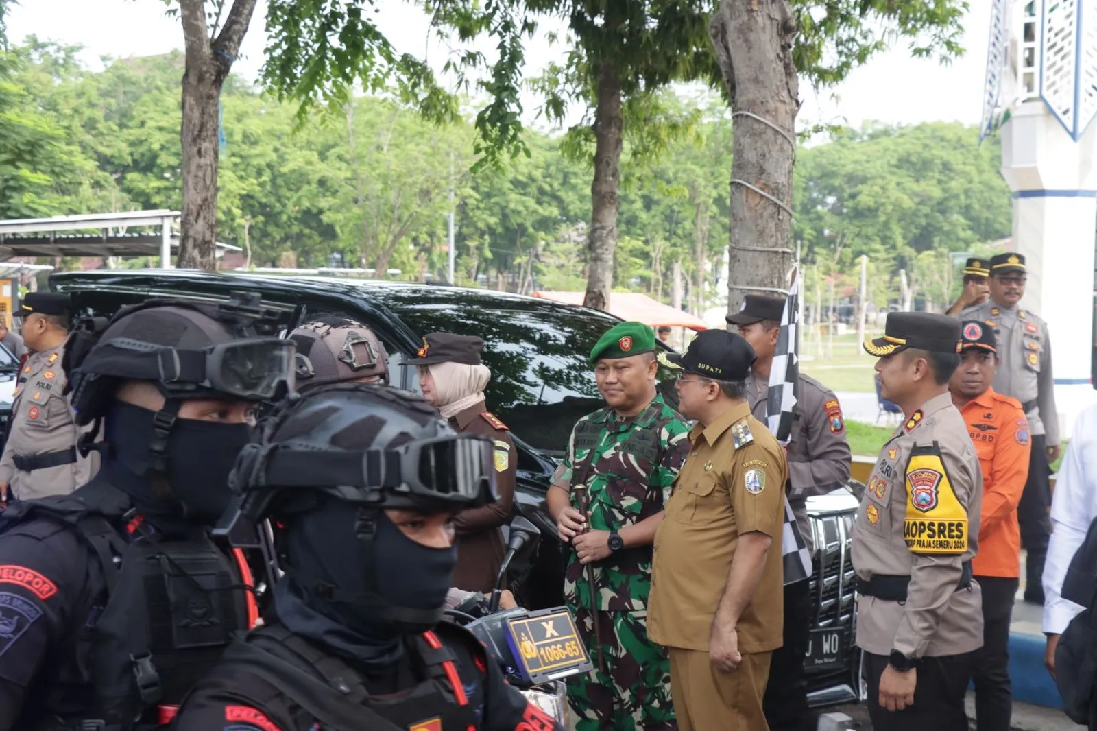 Cipta Kondisi Pilkada 2024, Personil TNI-Polri dan Pemkab Sampang Laksanakan Patroli Skala Besar