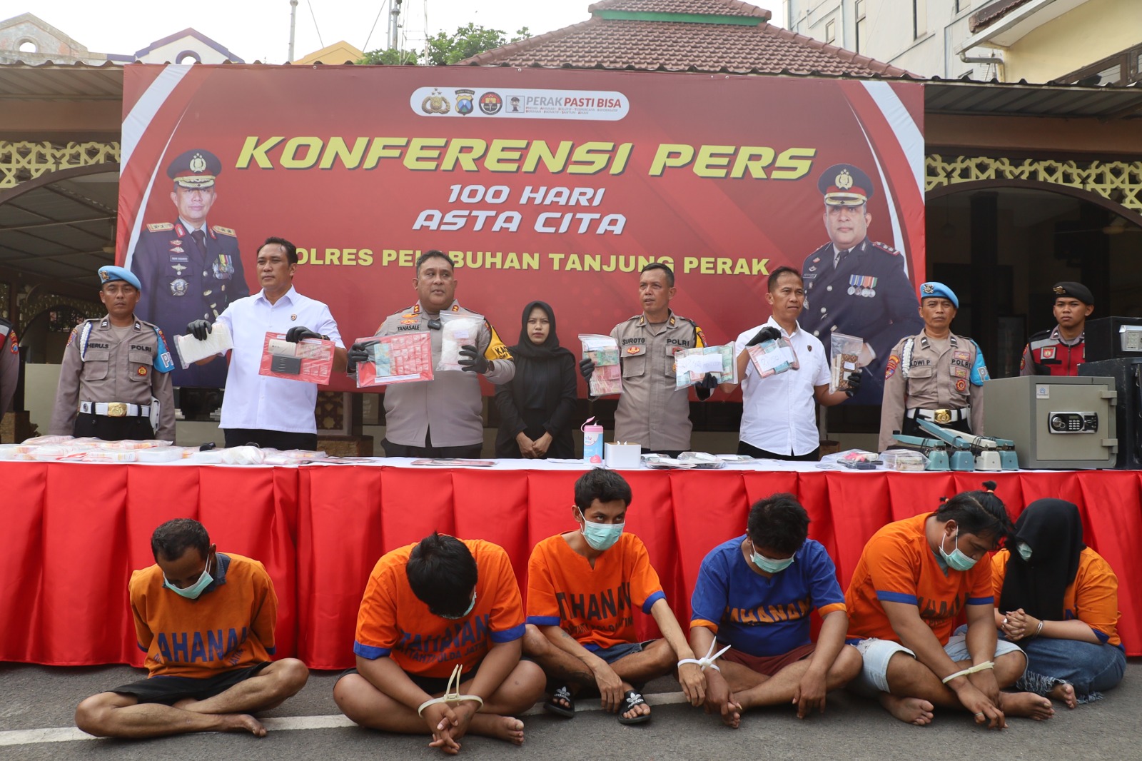 Polisi Berhasil Amankan Enam Bandar Narkoba dan Brankas Isi 1 kg Sabu di Jalan Kunti Surabaya