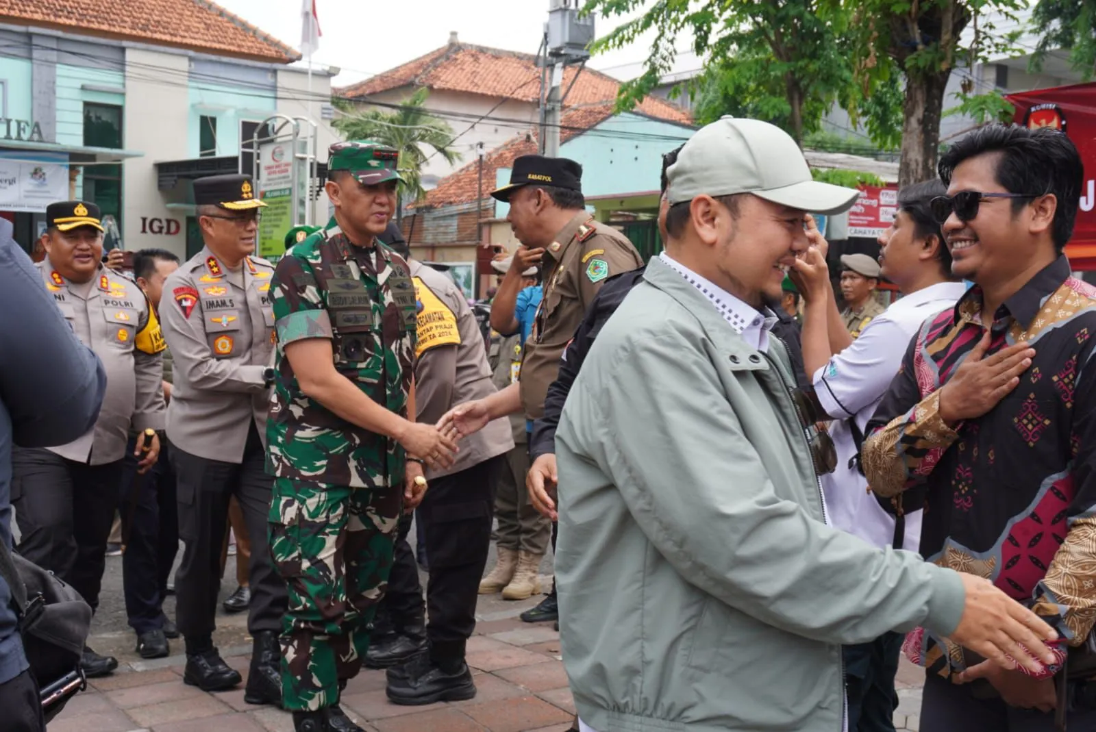 Kapolda Jatim dan Pangdam V Brawijaya Pastikan Kesiapan Pelaksanaan Pilkada di Pamekasan