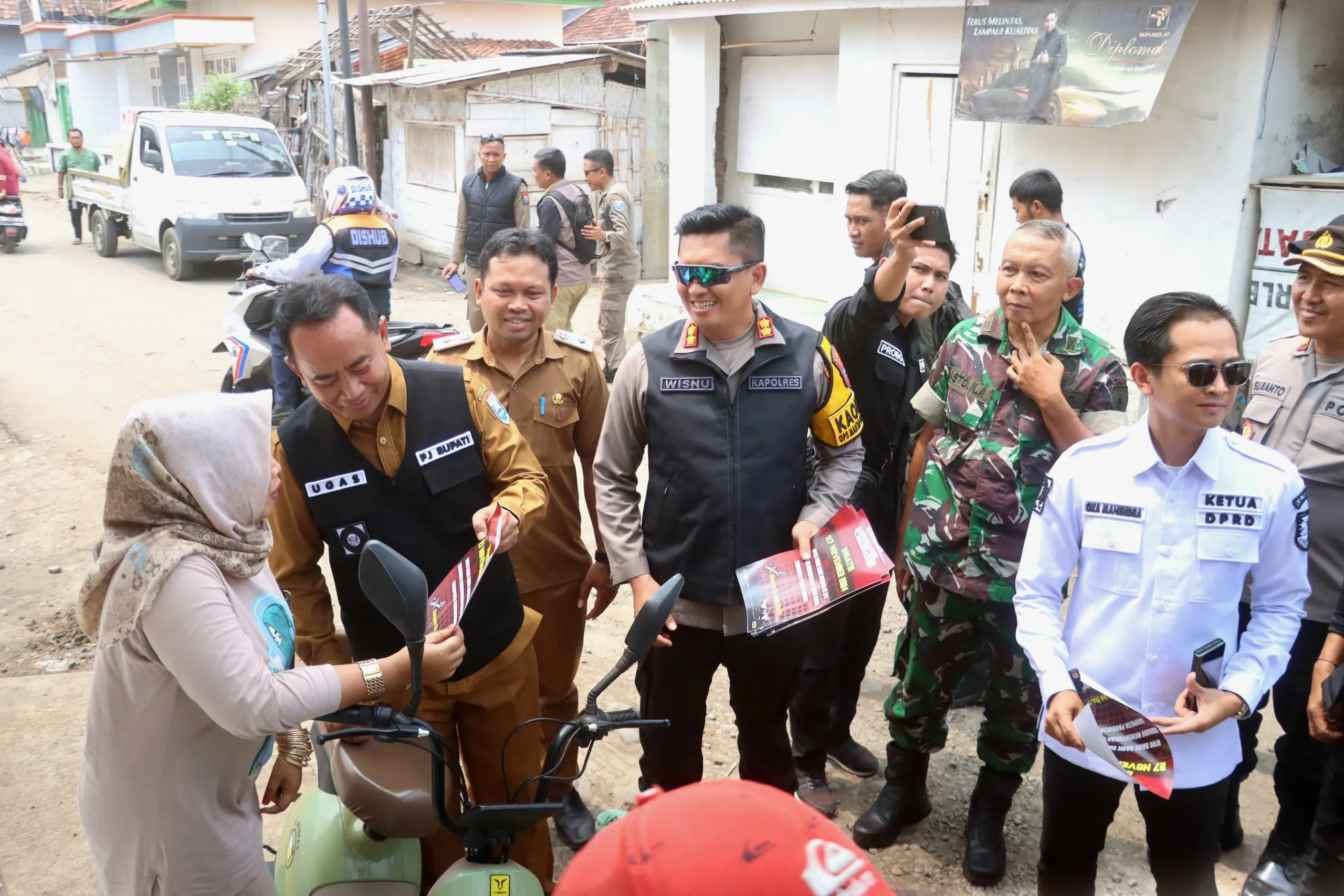 H-1 Coblosan Kapolres Probolinggo Bersama Forkopimda Gelar Patroli Pastikan Pilkada 2024 Kondusif
