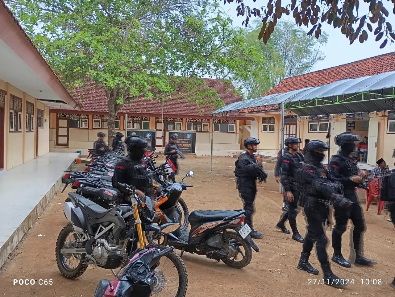 Patroli TNI-Polri Bersinergi Perkuat Keamanan Hari Pemungutan Suara Pilkada di Kecamatan Tanjungbumi
