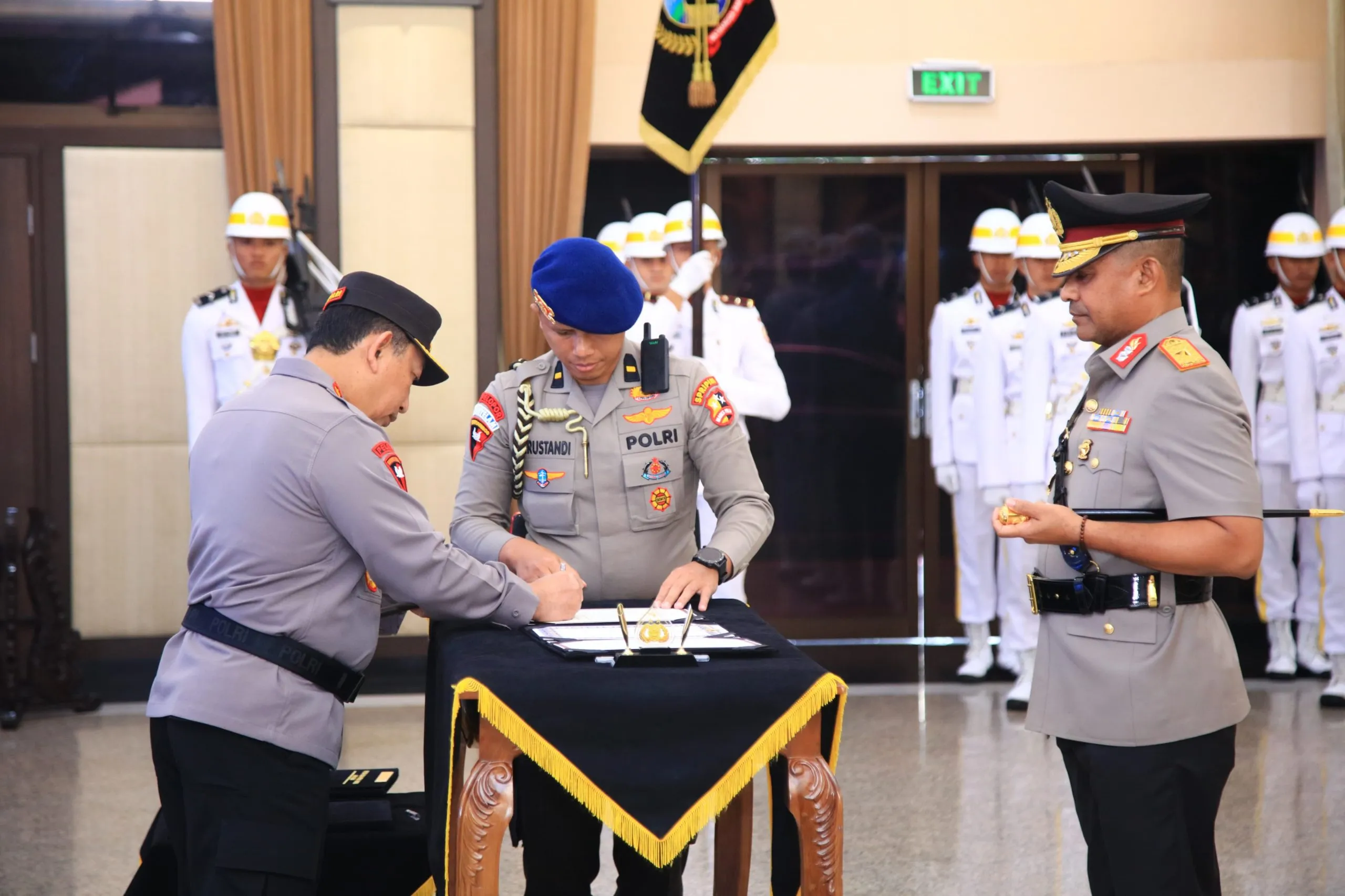 Kapolri Pimpin Serah Terima Jabatan Enam Pejabat Tinggi Polri