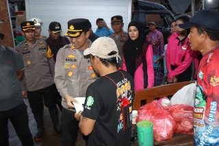 Polres Malang Salurkan Bantuan Untuk Warga di Tiga Kecamatan Terdampak Banjir