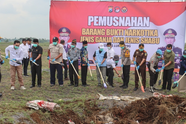 Pj. Bupati Lumajang Apresiasi Polisi Yang Berhasil Ungkap Lahan Ganja Terbesar di Pulau Jawa