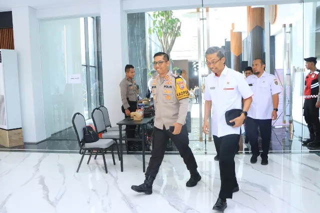 Polres Ngawi Kawal Ketat Pengiriman Hasil Hitung Suara Pilgub ke KPU Jatim
