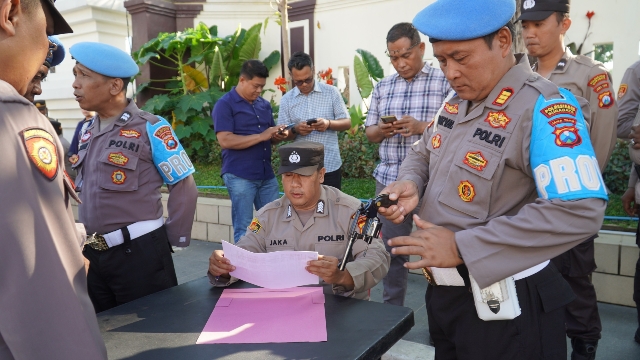 Wakapolrestabes Surabaya Pimpin Langsung Pemeriksaan Senjata Api Anggota
