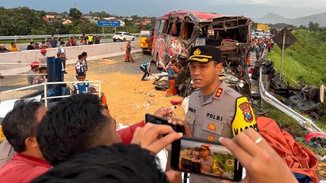 Bus Rombongan Pelajar SMP Asal Bogor Alami Laka Maut di Tol Pandaan - Malang, Empat Nyawa Melayang