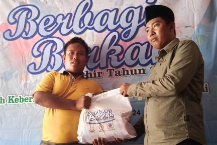 Raih Keberkahan di Akhir Tahun 2024, Media Delikjatim Gandeng Kejari Tanjung Perak Bagikan Ratusan Baksos