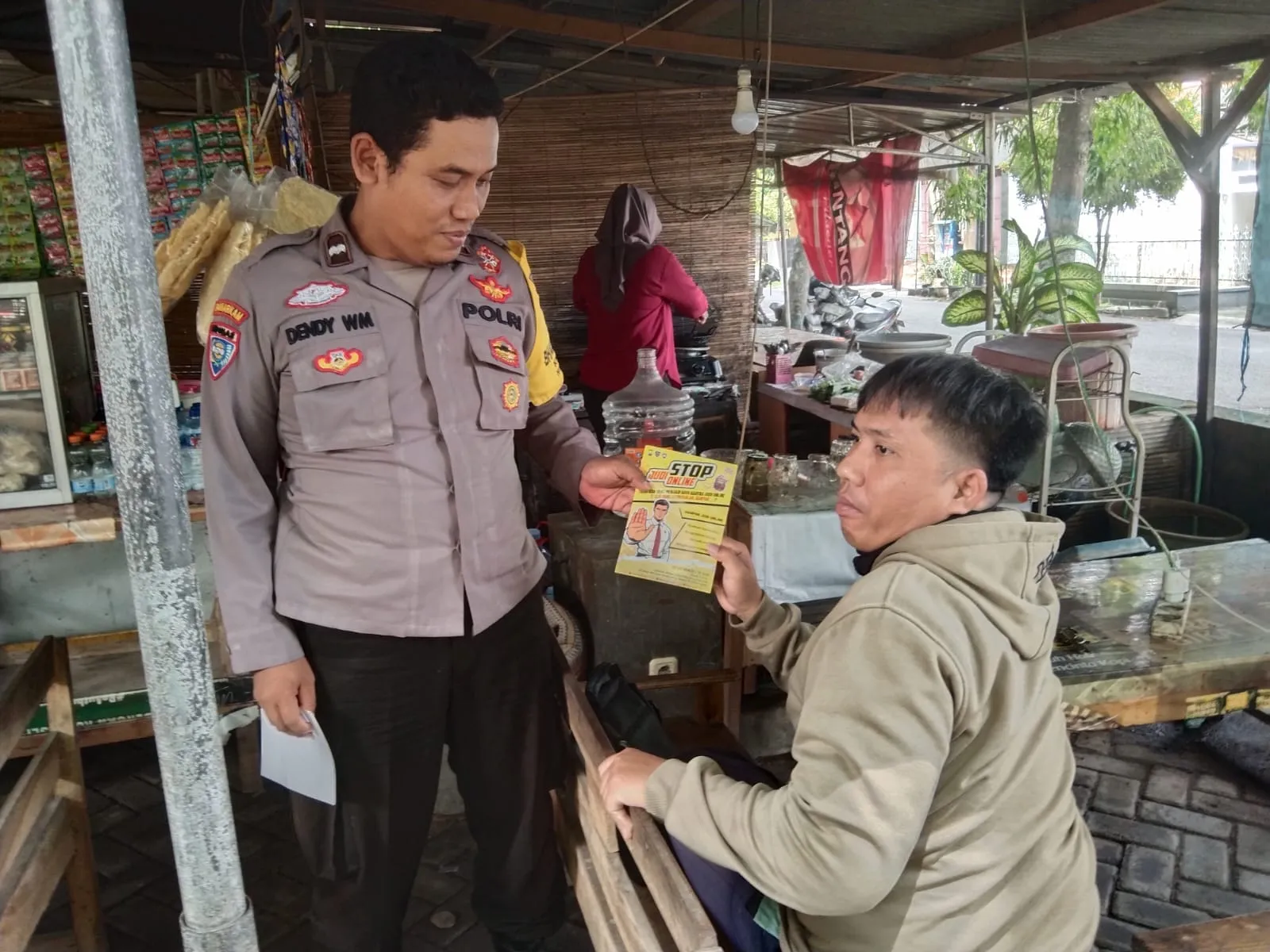 Melalui Bhabinkamtibmas, Polres Nganjuk Gencarkan Edukasi Bahaya Judol Hingga ke Pelosok Desa