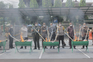 Kejari Sidoarjo Musnahkan BB Hasil 178 Perkara Pidum dan Pidsus
