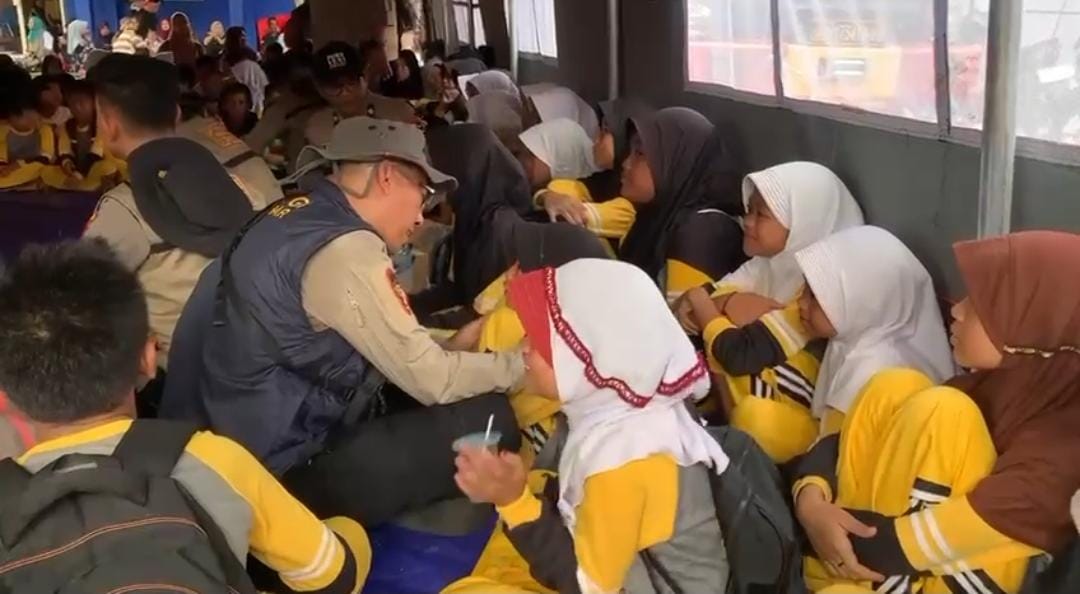 Trauma Healing Polri di SDN Sukapanjang: Pulihkan Semangat Anak-Anak Terdampak Longsor