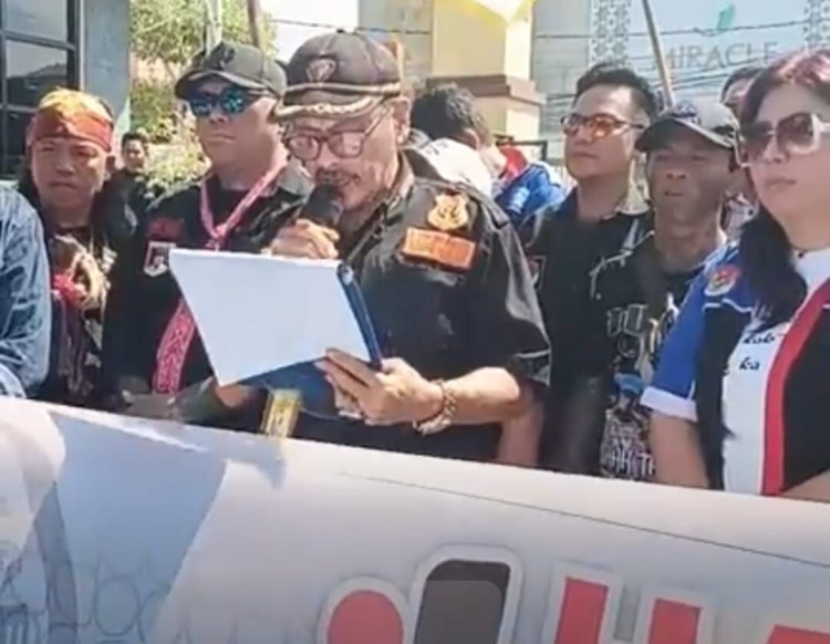 Hari Anti Korupsi Sedunia, Gabungan Ormas dan LSM Dibawah Komando Ishak Tambani Gelar Aksi Damai di Polda Sulut