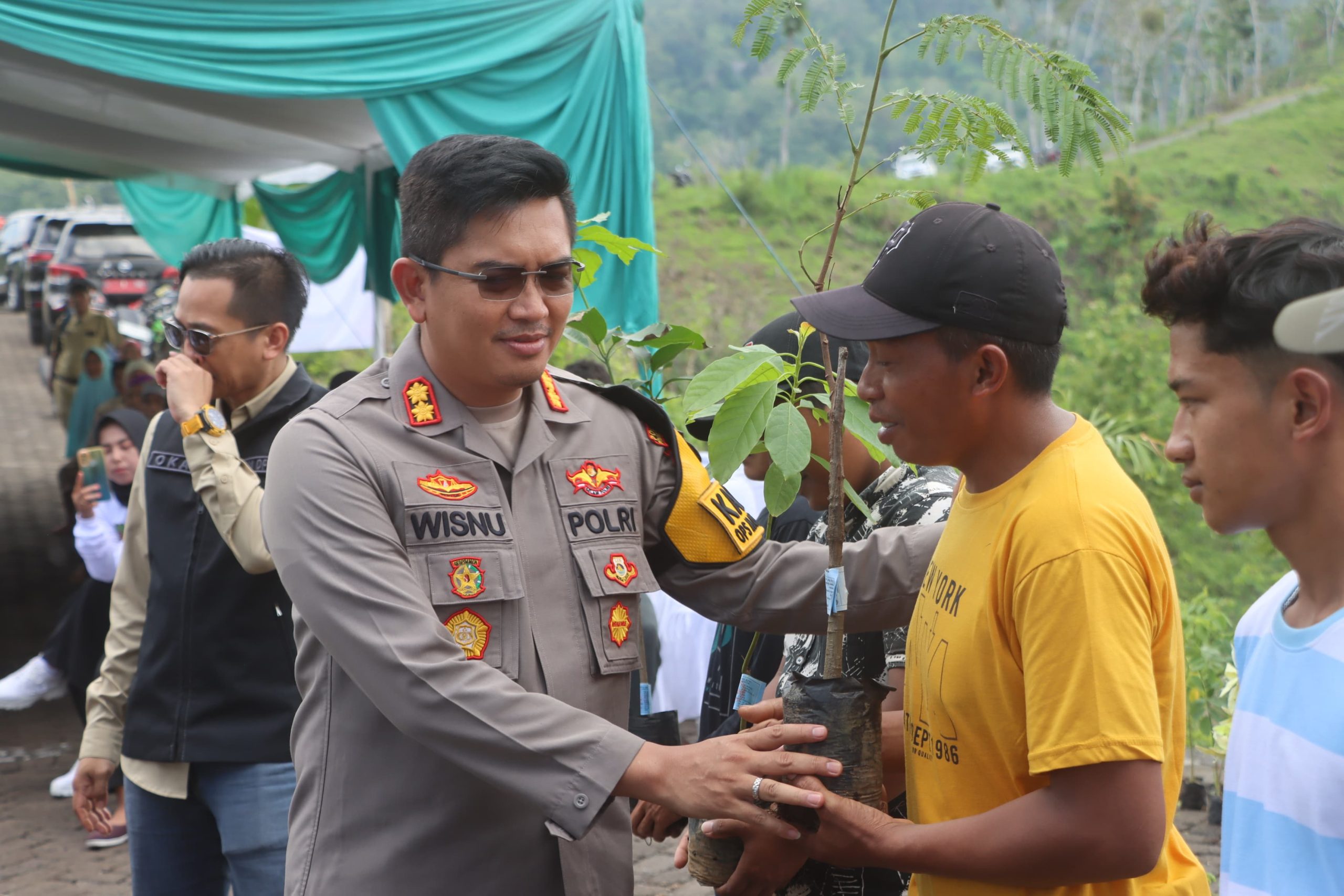 Program Ramah Lingkungan, Polres Probolinggo Bersama Forkopimda Gelar Baksos Tanam Pohon Gamal