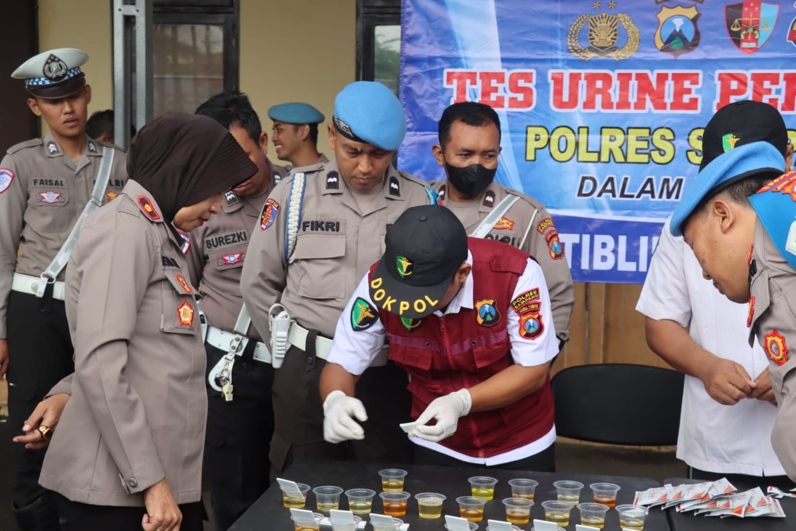 32 Personil Polres Sampang Ikuti Tes Urine Dadakan Usai Apel Jam Pimpinan