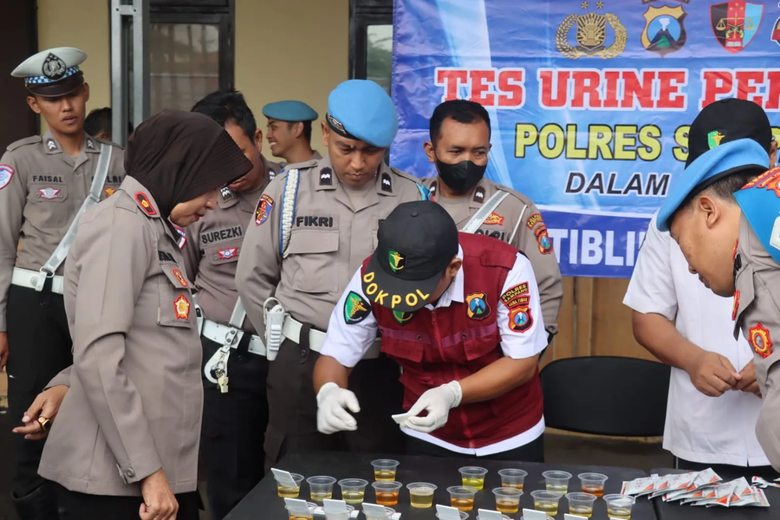 32 Personil Polres Sampang Ikuti Tes Urine Dadakan Usai Apel Jam Pimpinan