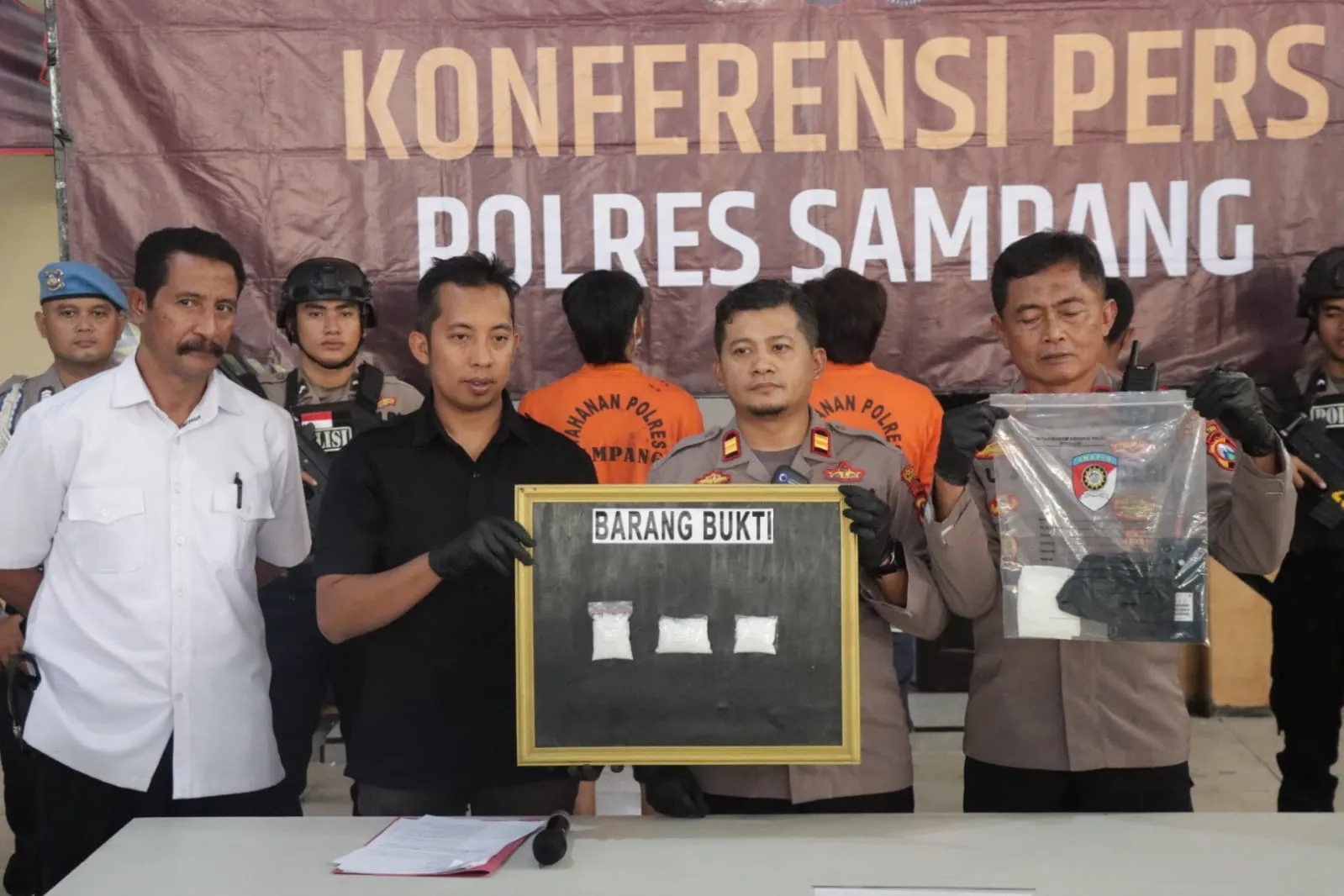 Polres Sampang Amankan 2 Pelaku Tindak Pidana Narkotika Dengan Barang Bukti 218,29 Gram Sabu