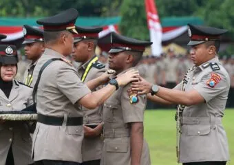 Kapolda Jatim Lantik 900 Bintara Polri Baru, Siap Mengabdi Untuk Negeri