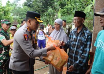 Kolaborasi Polresta Banyuwangi dan Forkopimda Salurkan Bantuan Untuk Warga Terdampak Banjir