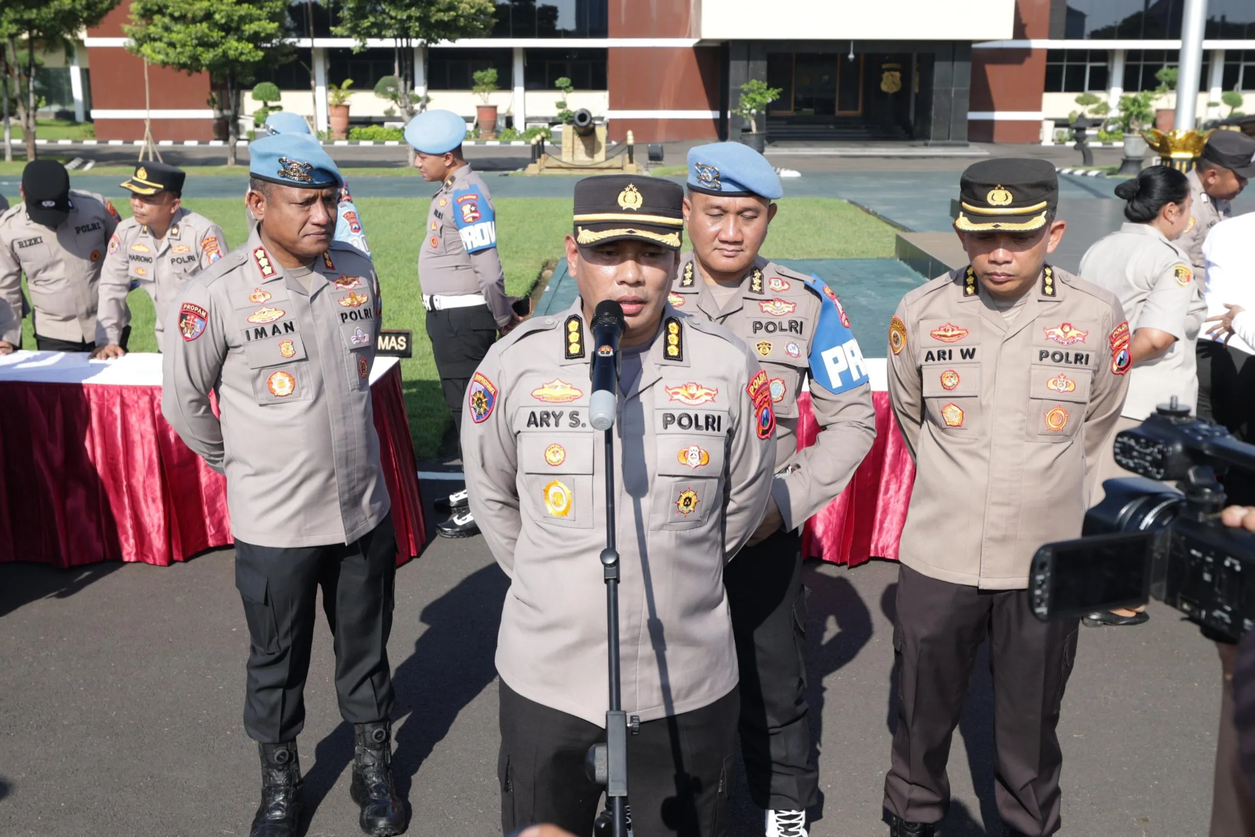 Polda Jatim Lakukan Pengecekan Senpi dan Amunisi Anggota
