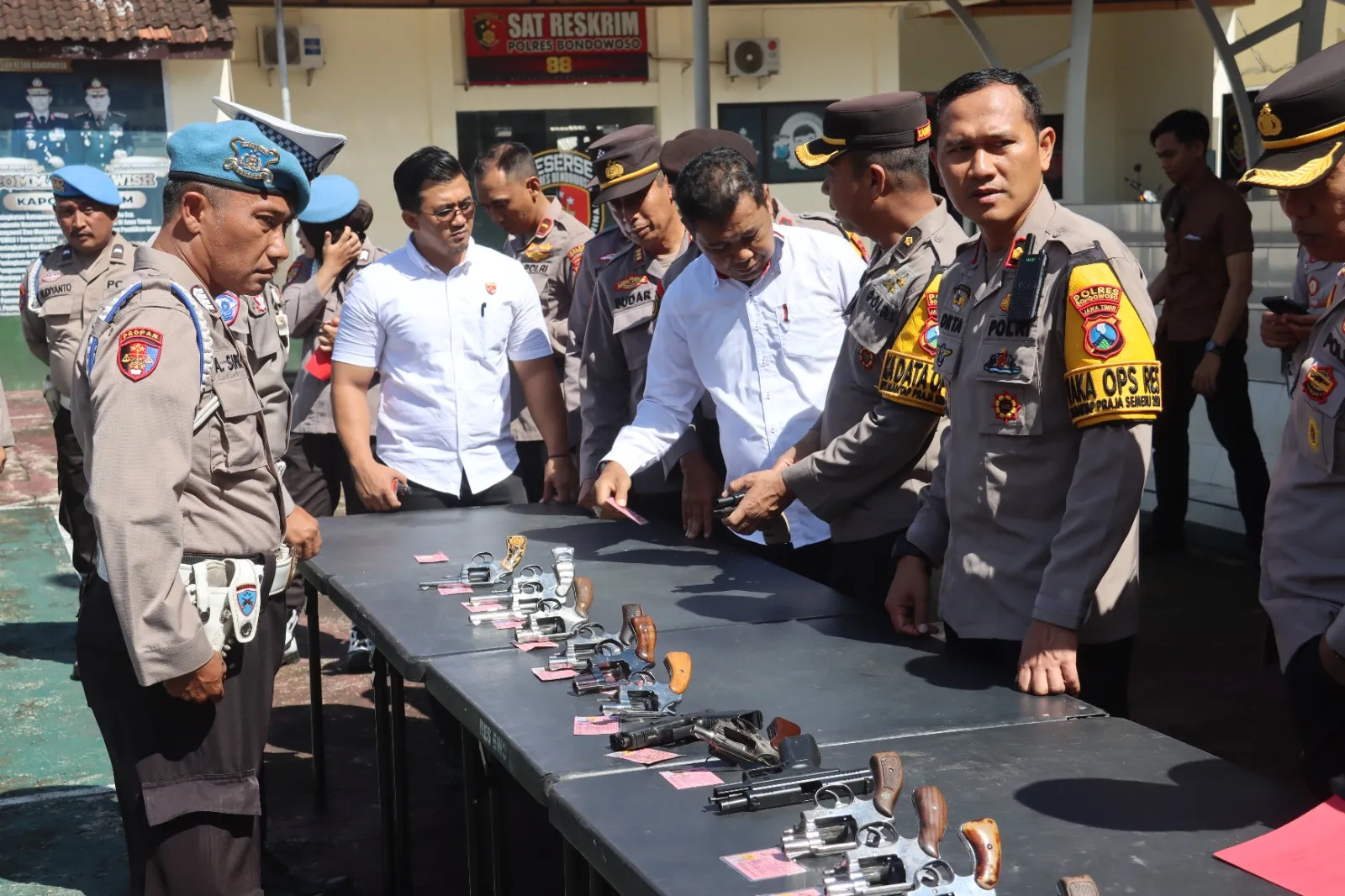 Polres Bondowoso Pemeriksaan Senpi Untuk Pengawasan Anggota Polri