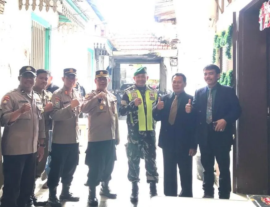 Cegah Gangguan Kamtibmas Saat Natal, Tiga Pilar Simokerto Gelar Patroli dan Amankan Gereja