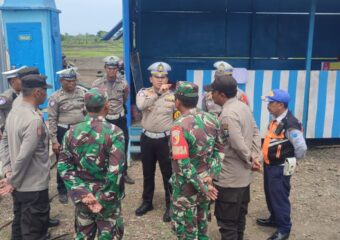 Antisipasi Arus Balik, Polres Probolinggo Buka Satu Arah Tol Fungsional Probowangi Segmen Kraksaan - Gending