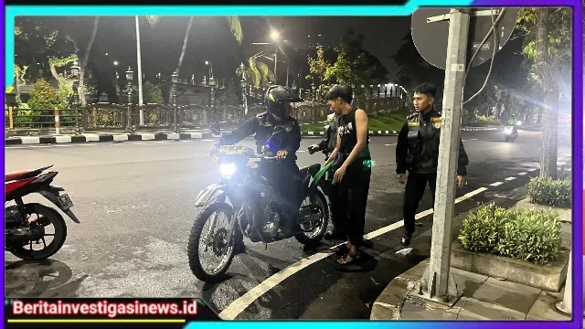 Tim Jogoboyo Polrestabes Surabaya Bubarkan Konvoi Perguruan Pencak Silat, Tiga Pemuda di Amankan