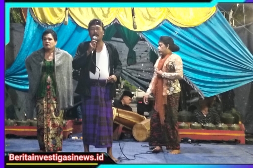 Tokoh Masyarakat Gundih, Haji ORE Gelar Tradisi Sandur Madura