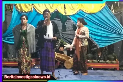 Tokoh Masyarakat Gundih, Haji ORE Gelar Tradisi Sandur Madura