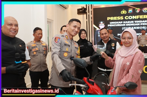 Pelaku Curanmor Ditangkap, Kapolres Ponorogo Kembalikan Motor Milik Korban
