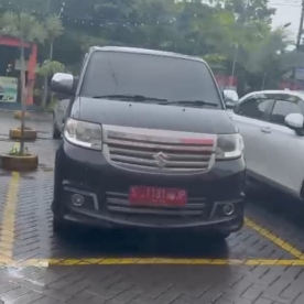 AMI Angkat Bicara Saat Mobil Dinas Berplat Merah Terlihat di Lamongan Plaza Pada Hari Libur Nasional