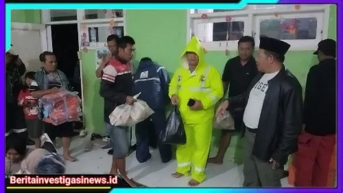 Tanggap Bencana Polisi Bersama TNI dan BPBD Evakuasi Korban Pergeseran Tanah di Pasuruan