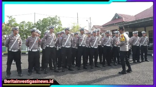 Kapolres Sampang Bersama Kasatlantas Pimpin Apel, Tingkatkan Kedisiplinan Anggota dan Peningkatan Giat Commander