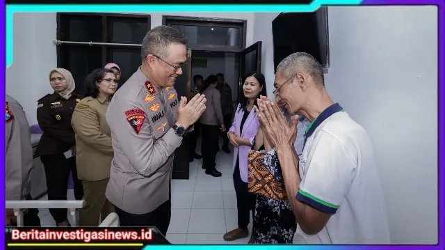 Kapolda Jatim Kunjungi RS Bhayangkara Kediri Beri Santunan Pasien dan Motivasi Tenaga Medis
