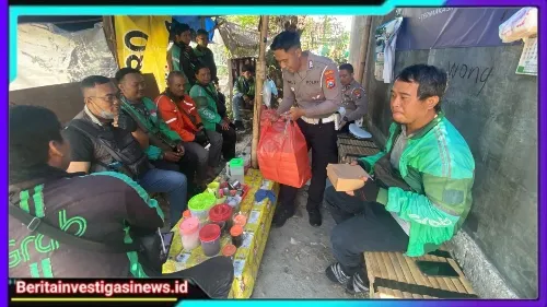 Gelar Jumat Berkah Bersama Driver Ojek Online, Polres Ponorogo Edukasi Keselamatan Berlalu Lintas