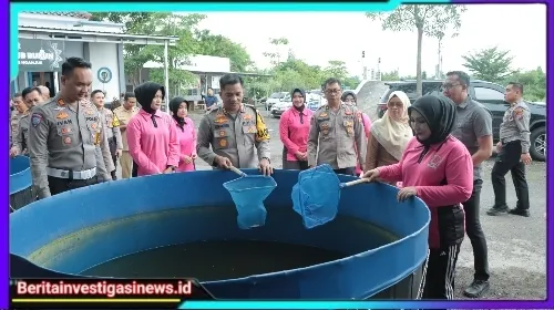 Polres Nganjuk dan Bhayangkari Tanam Pohon Alpukat, Panen Sayur dan Ikan Untuk Warga