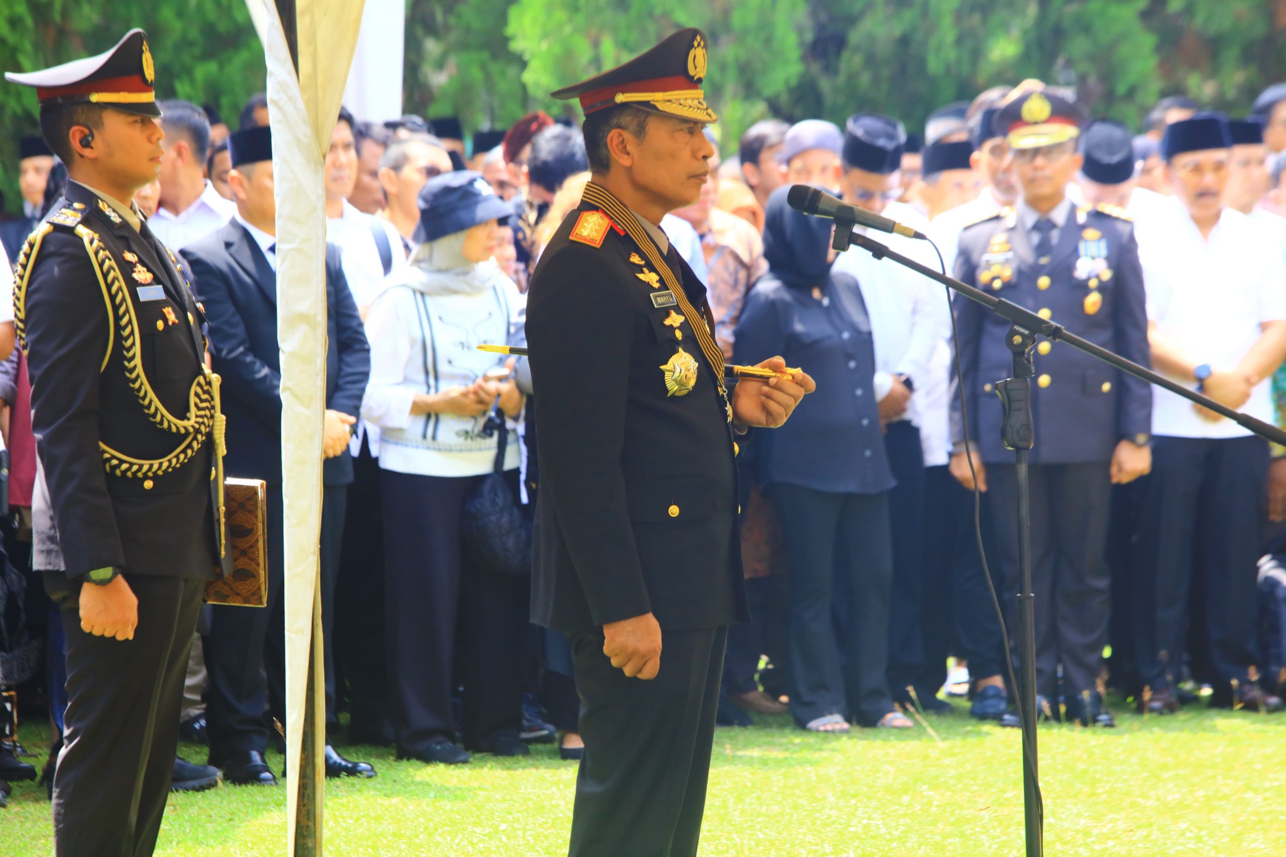 Kabareskrim Pimpin Upacara Pemakaman Eks Wakapolri Komjen (Purn) Syafruddin