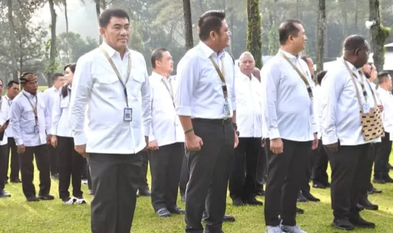 Sulut Bangga, Gubernur Yulius Selvanus Jadi Komandan Kompi Apel Retret Hari ke 3