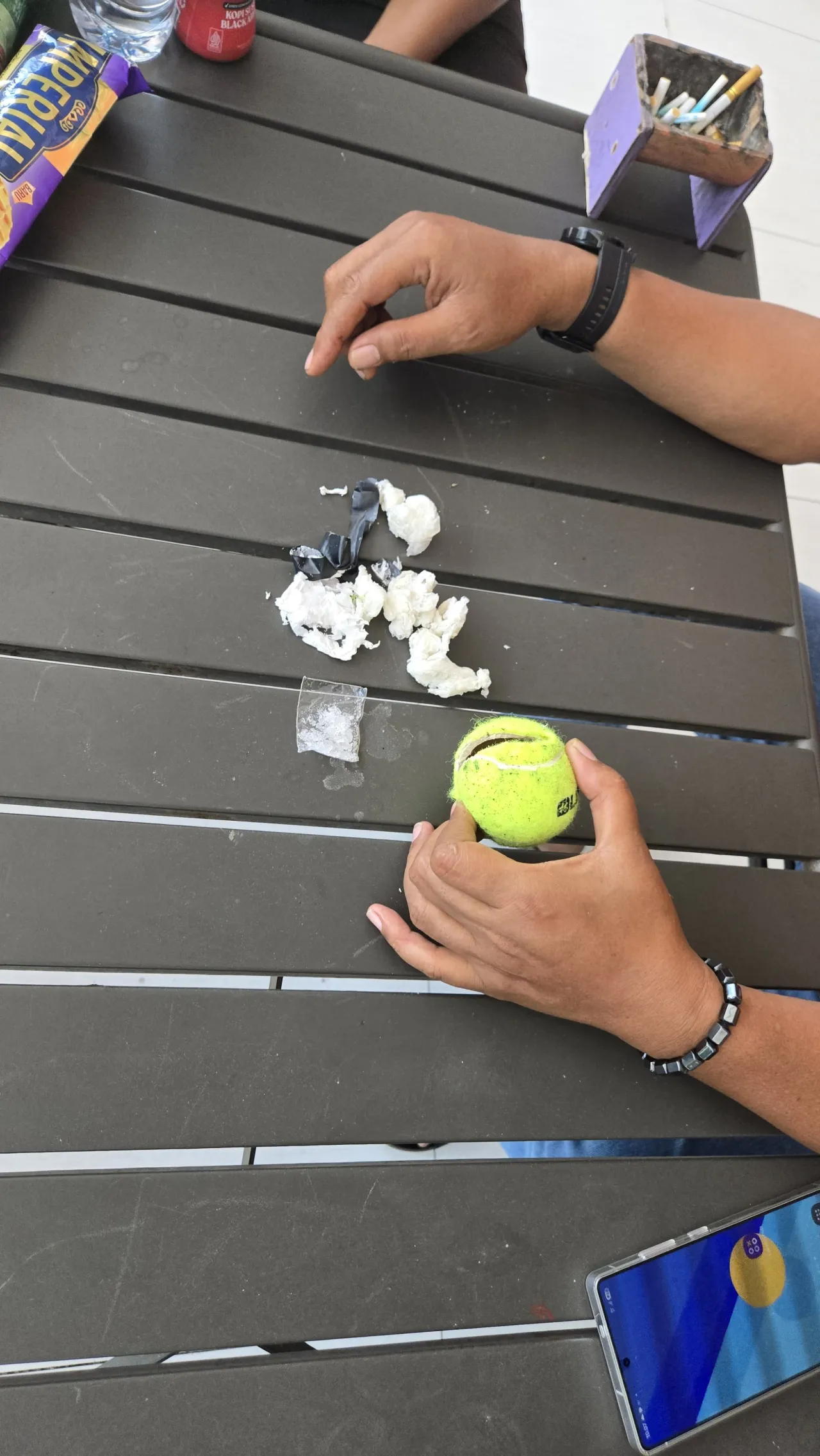 Petugas Temukan Bola Tenis Berisi Barang Terlarang di Area Branghang Dalam Lapas Narkotika Kelas IIA Pamekasan