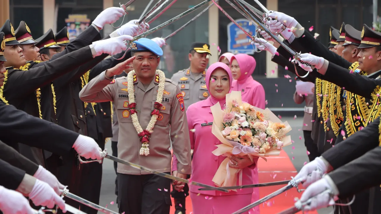 Serah Terima Jabatan Kapolres Nganjuk Digelar dengan Tradisi Kehormatan