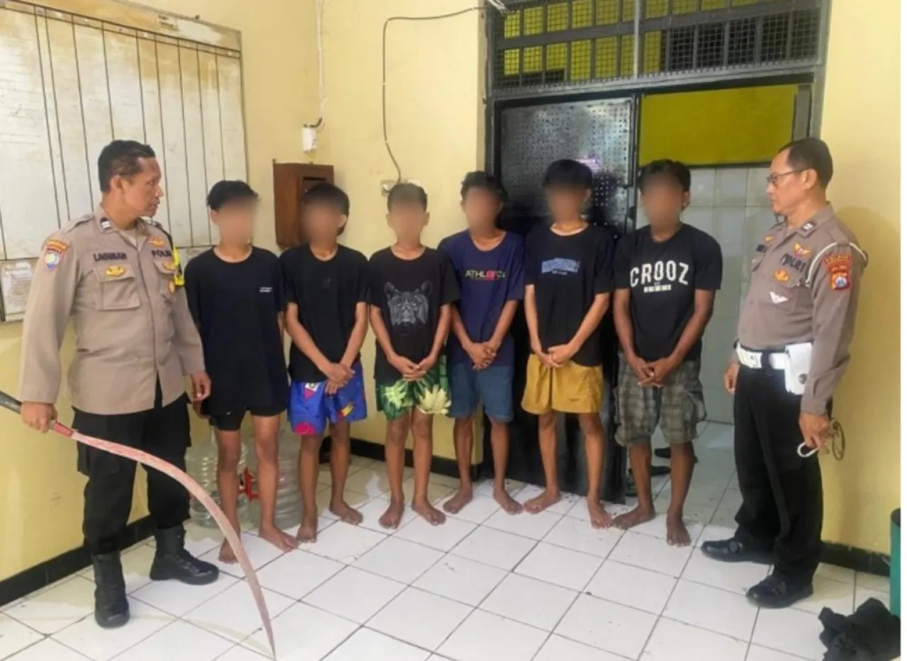 Polsek Kenjeran Berhasil Gagalkan Tawuran Remaja di Surabaya, Amankan Enam Pelaku dan Sajam