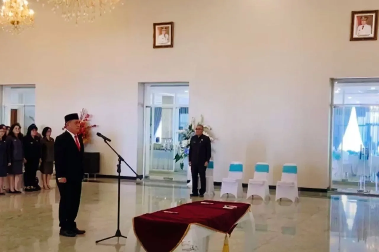 Gubernur Sulut Lantik Plt Kaban Kesbangpol Jhonny Suak ke Pejabat Definitif