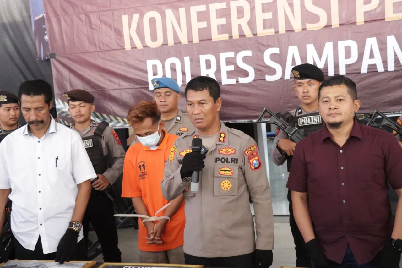 Satresnarkoba Polres Sampang Tangkap Kurir Narkoba, 938,73 Gram Sabu Disita