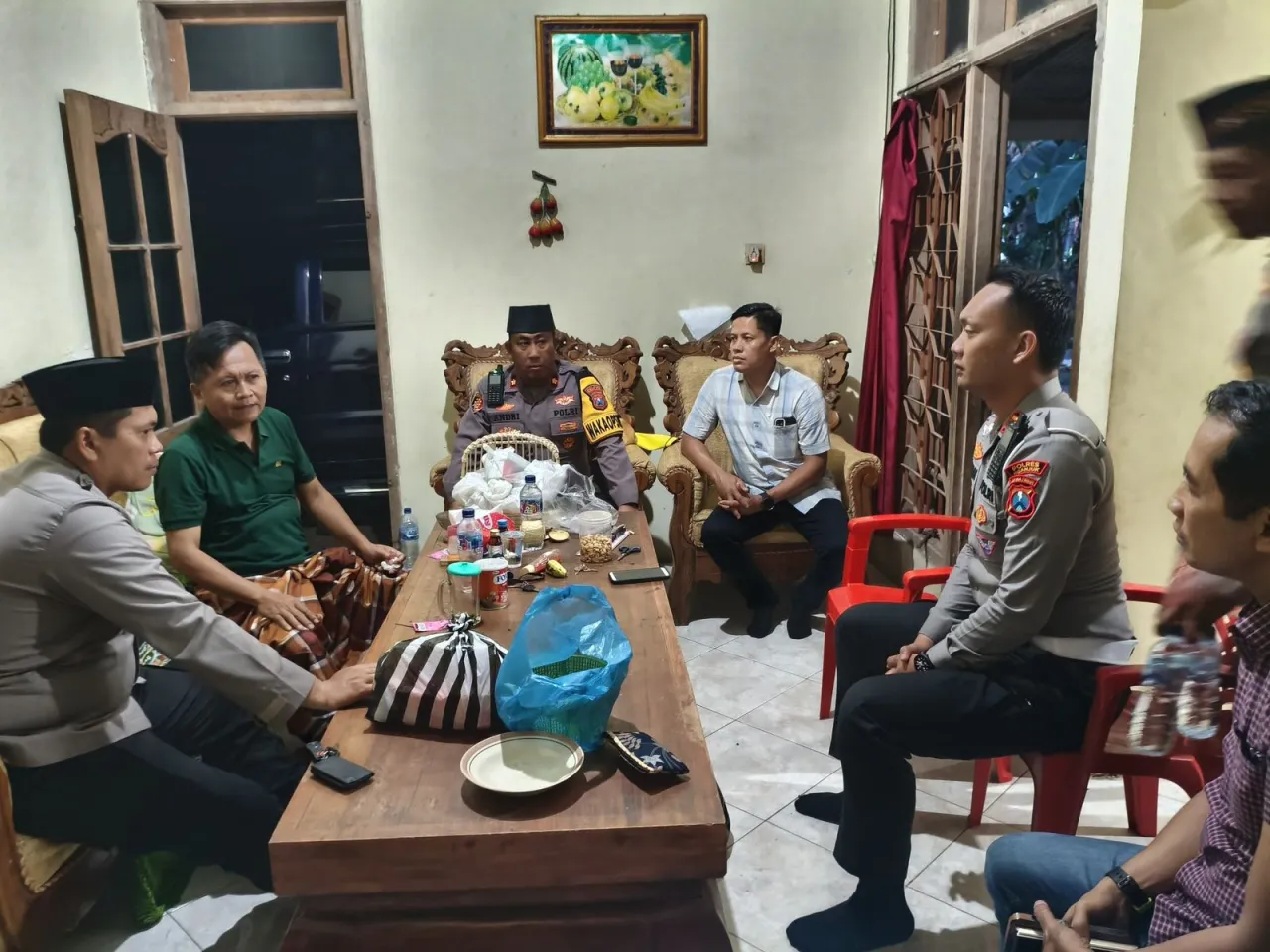 Dukung Proses Pemulihan, Kapolres Nganjuk Jenguk Kasat Binmas di Prambon