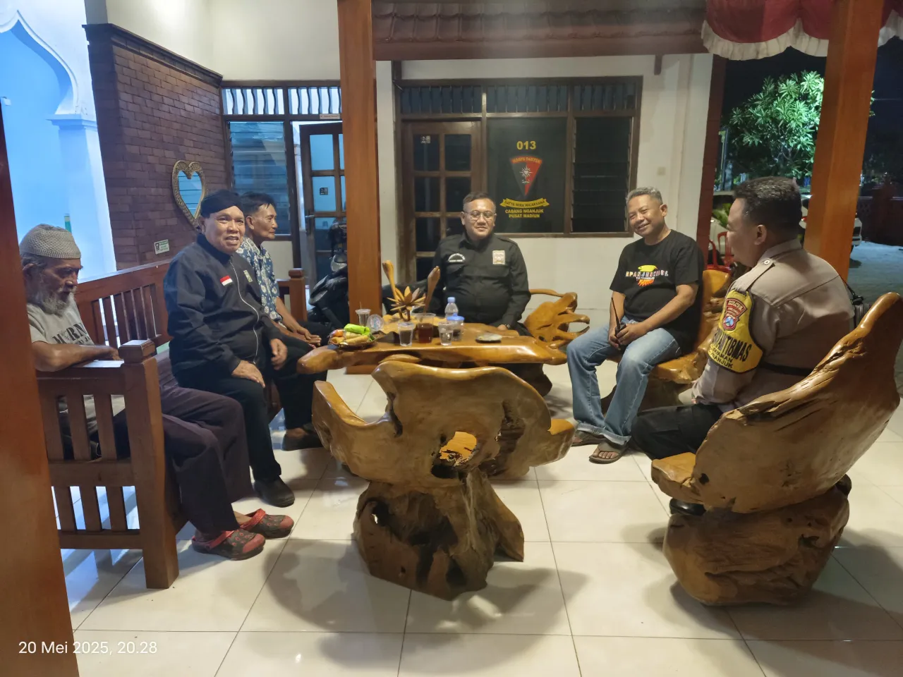 Kapolsek Nganjuk Kota Sambangi Padepokan PSHT, Bangun Sinergi Lewat Program Soko Guru
