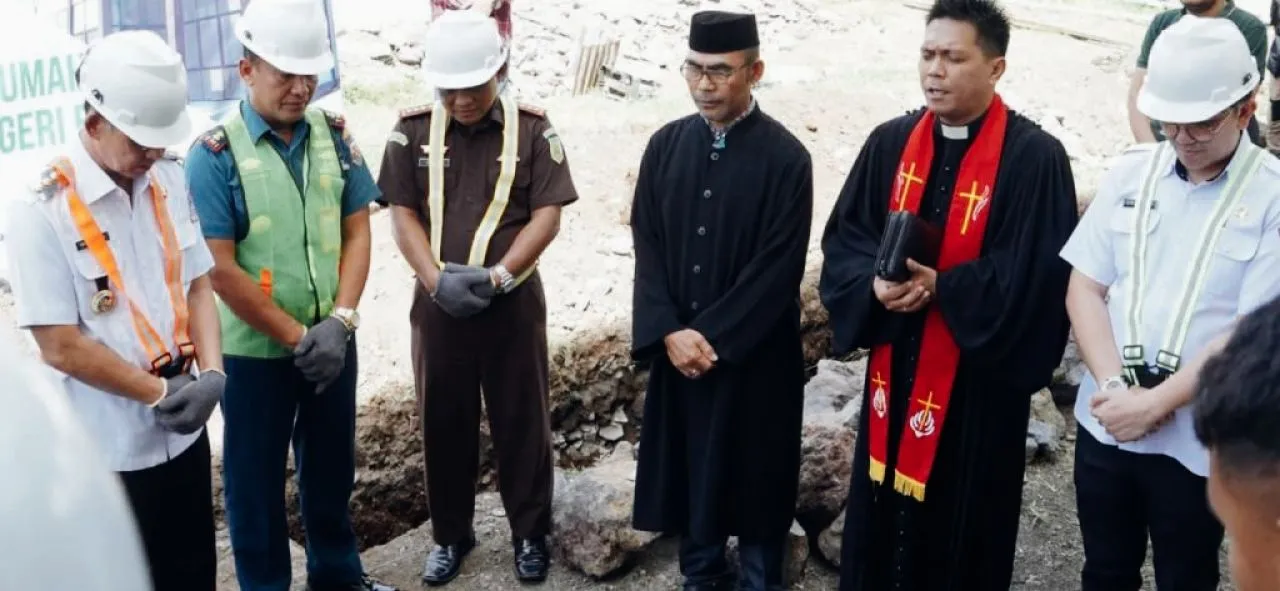Wujudkan Toleransi di Lingkungan Pemerintahan, Pemkot Bitung Bangun Musholla dan Rumah Ibadah Oikumene di Kejari