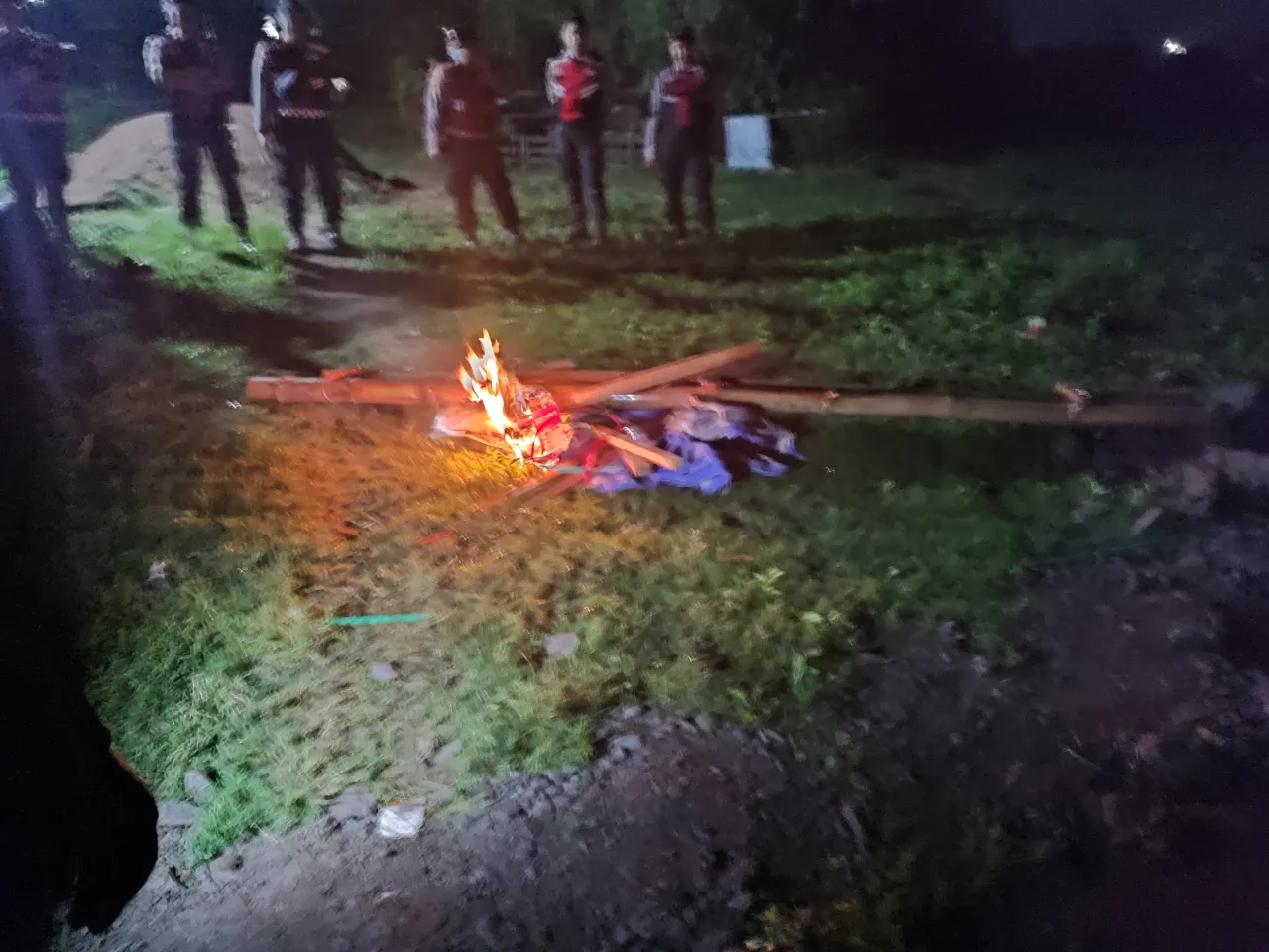 Polsek Sukomoro dan Samapta Polres Nganjuk Bongkar Arena Judi Sabung Ayam dan Dadu