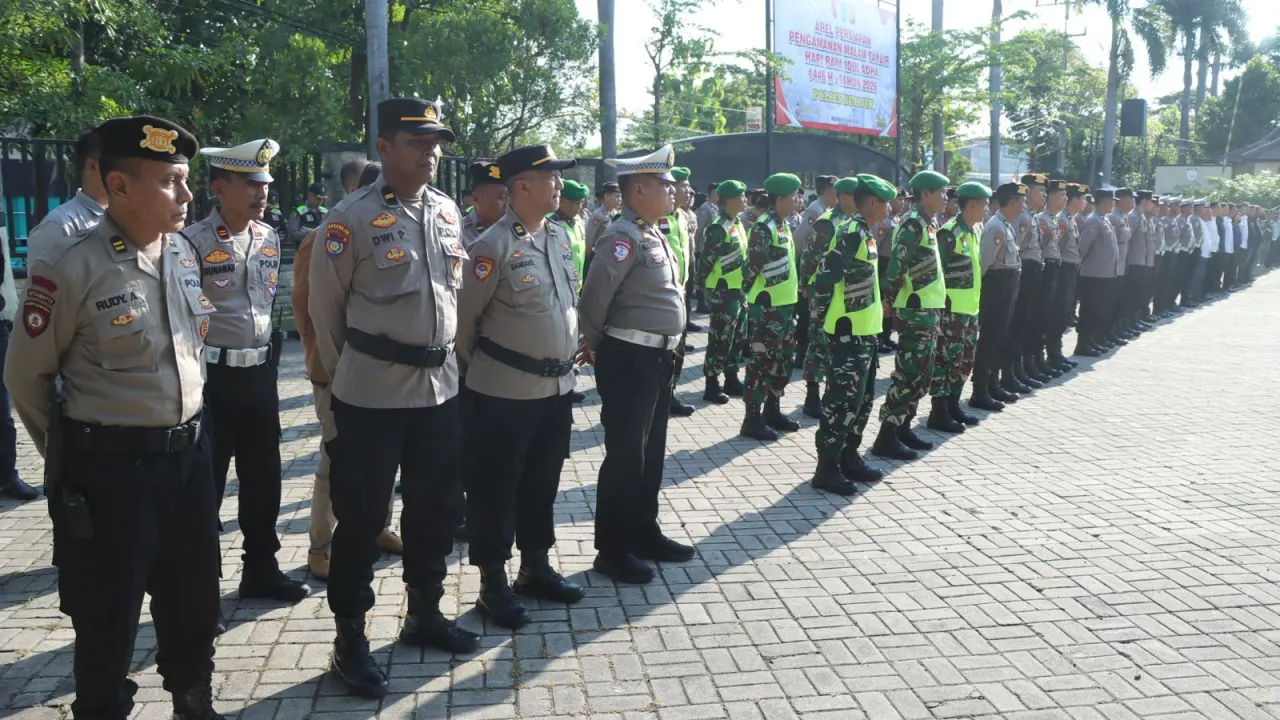 Polres Nganjuk Gelar Apel Pasukan dan Patroli Skala Besar Amankan Malam Takbiran Idul Adha 1446 H