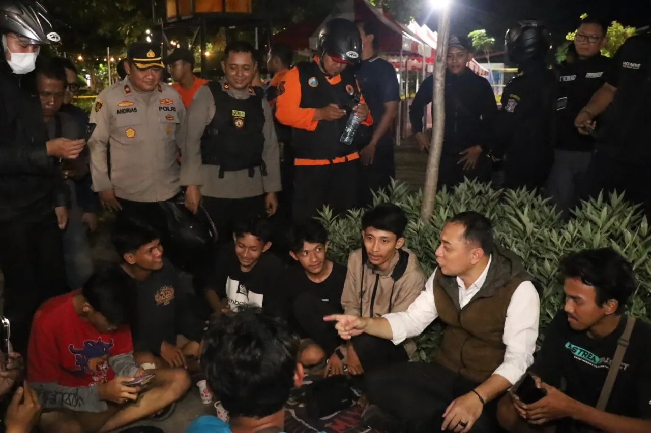 Polres Pelabuhan Tanjung Perak Gelar Patroli Gabungan Awasi Pemberlakuan Jam Malam Anak Dibawah Umur.