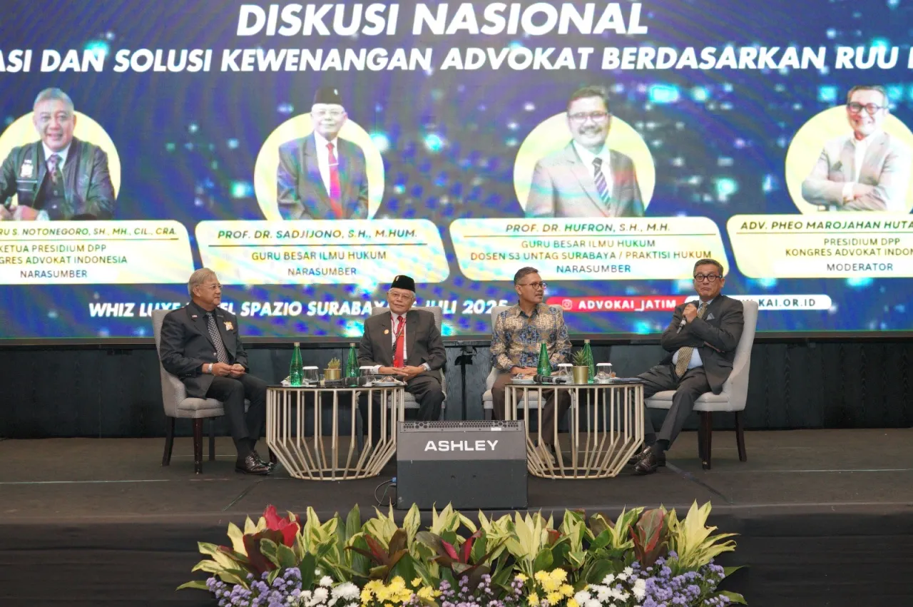 DPD Kongres Advokat Indonesia Gelar Diskusi Nasional Di Whiz Luxe Hotel Spazio Surabaya. 